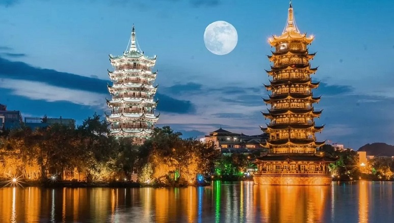 Nhật Nguyệt Song Tháp