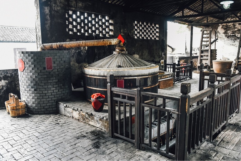 Xưởng chưng cất rượu