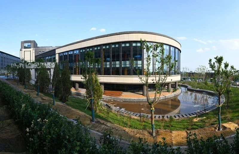 Tòa nhà kính tại Đại học Sơn Tây