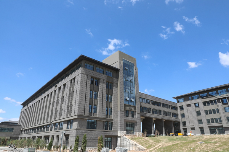 Tòa nhà học thuật của Đại học Sơn Tây