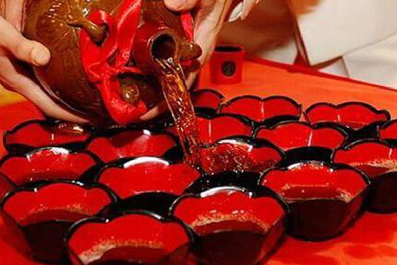 Rượu Nữ Nhi Hồng thuộc dòng Hoàng Tửu nổi tiếng Trung Hoa