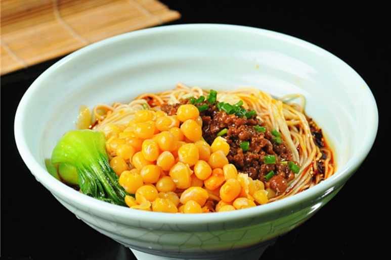 Các Món ăn đường phố nổi tiếng tại Trùng Khánh - Mì trộn đậu gà bò bằm