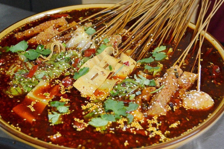 Các Món ăn đường phố nổi tiếng tại Trùng Khánh - Xiên Que Cay Tê