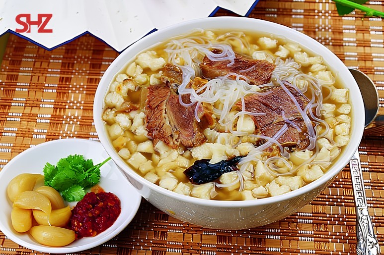10 Đặc Sản Tây An Trung Quốc Nên Thử Khi Du Lịch 2 Bánh mì ngâm súp cừu Yangrou Paomo Tây An