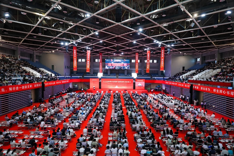 Hội trường Đại học Dệt may Vũ Hán